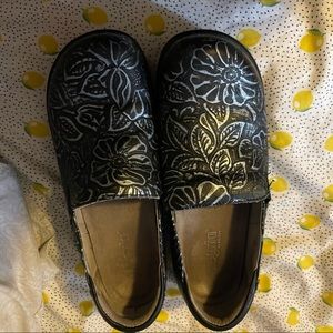 Alegria blue and silver flat